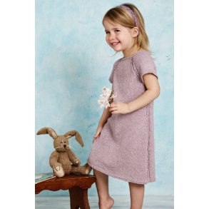 Kjole med hulsnoninger