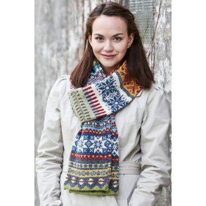 Kit med halstrklde i Esther