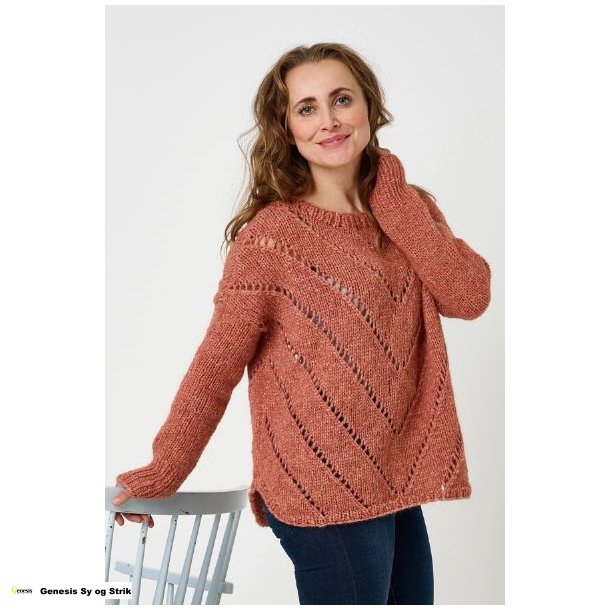 Bred Sweater med diagonalt hulmnsteer