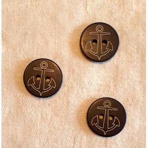 Knap med et sort anker som motiv