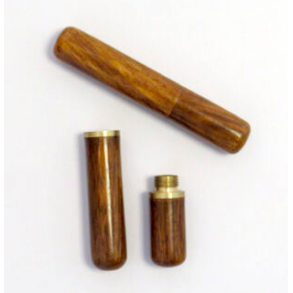 Nleetui i tr og med gevind i messing