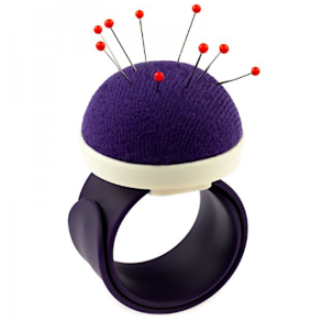 PRYM n�leholder til at s�tte omkring armen eller h�ndleddet.