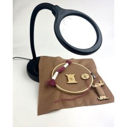 LED Desktop magnifier - Asfrisk linse, 2x forstrrelse, spotlinse med 5x forstrrelse.