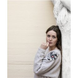 Detaljer med sting og masker