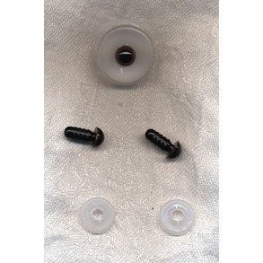 Brunt je med sort pupil