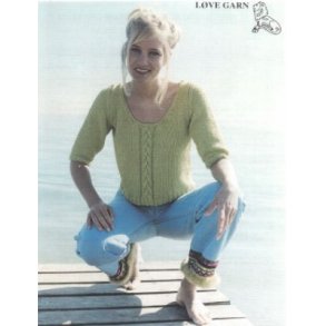 Bluse med snoning og stor udskring