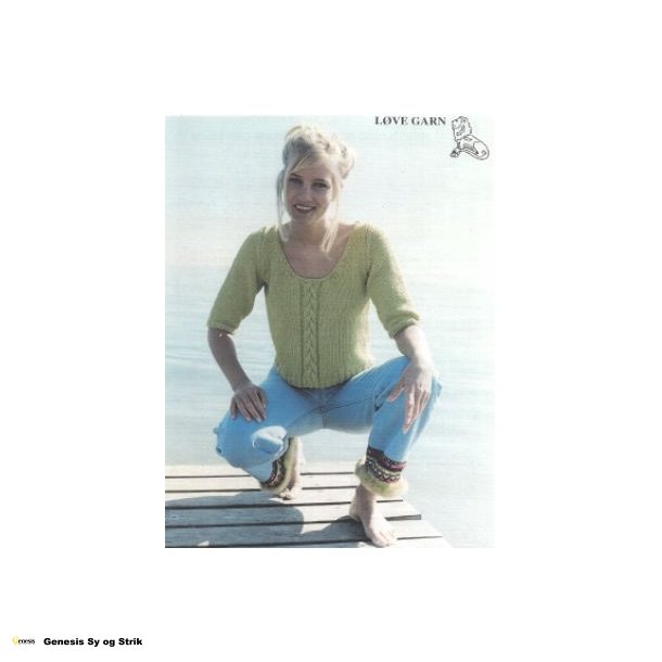 Bluse med snoning og stor udskring