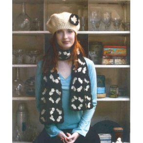 Hklet Baskerhue med blomst