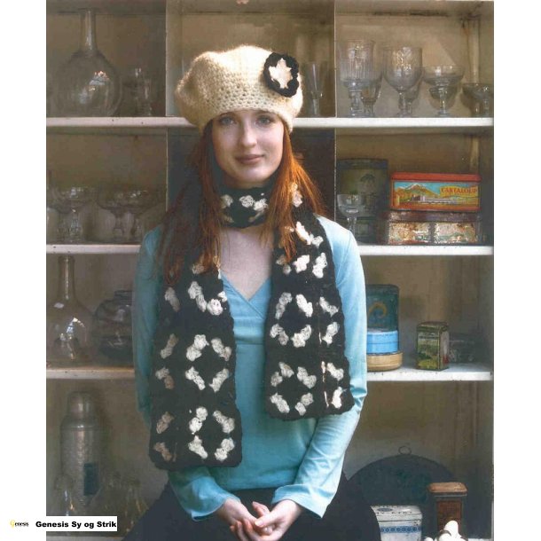 Hklet Baskerhue med blomst