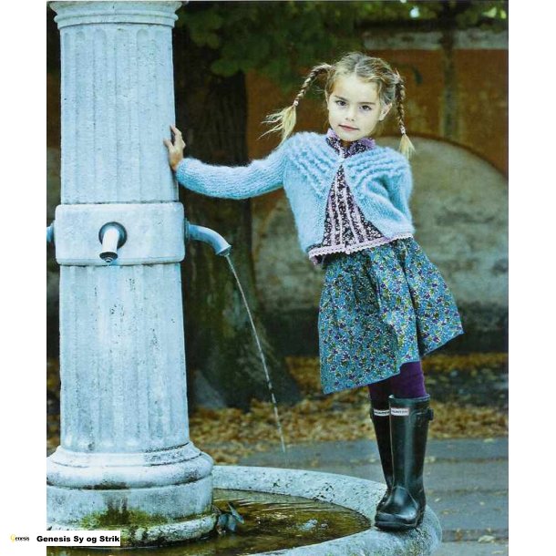 Kort pigetrje med flser