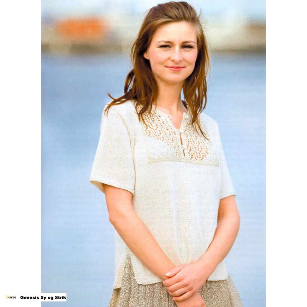 Kortrmet bluse med indsats